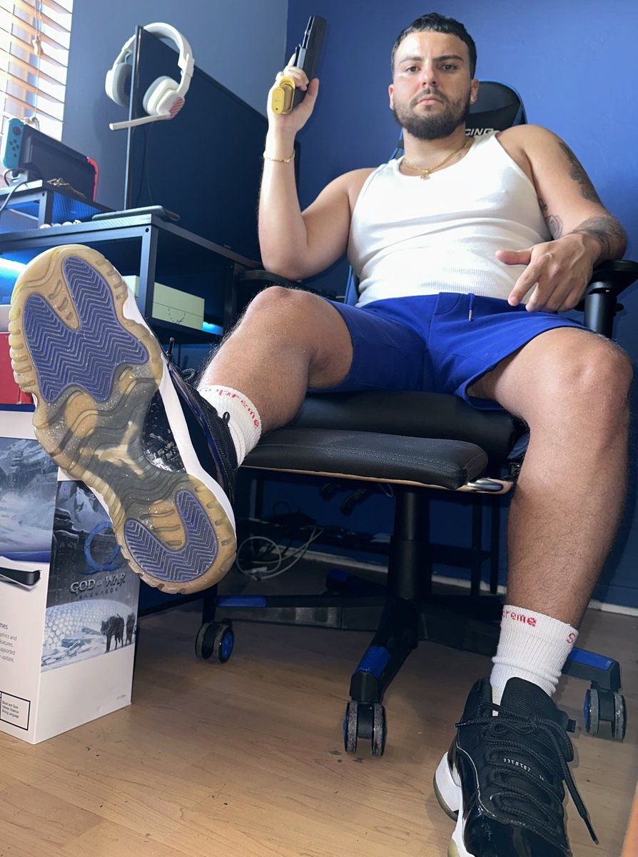 YourGodKevin's tweet photo. Space jams to jam your loser face in 

Findom https://t.co/RAbw907YOH
