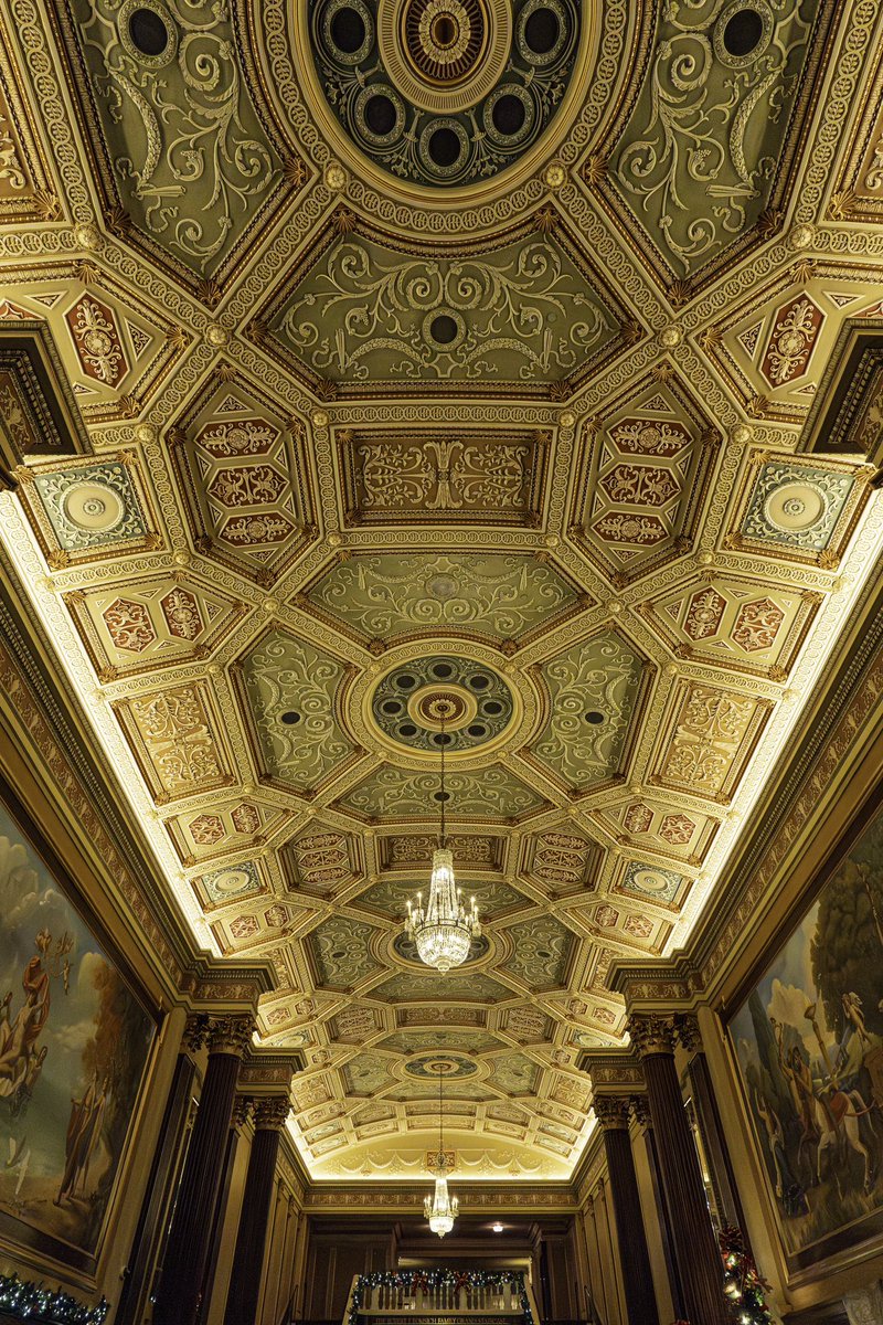 Caught myself starring at this beautiful ceiling before last weeks <a href="/GreytCulture/">GREYT CULTURE</a> get together at <a href="/playhousesquare/">Playhouse Square</a> 🎭

#theland #thisiscle #playhousesquare #cleveland