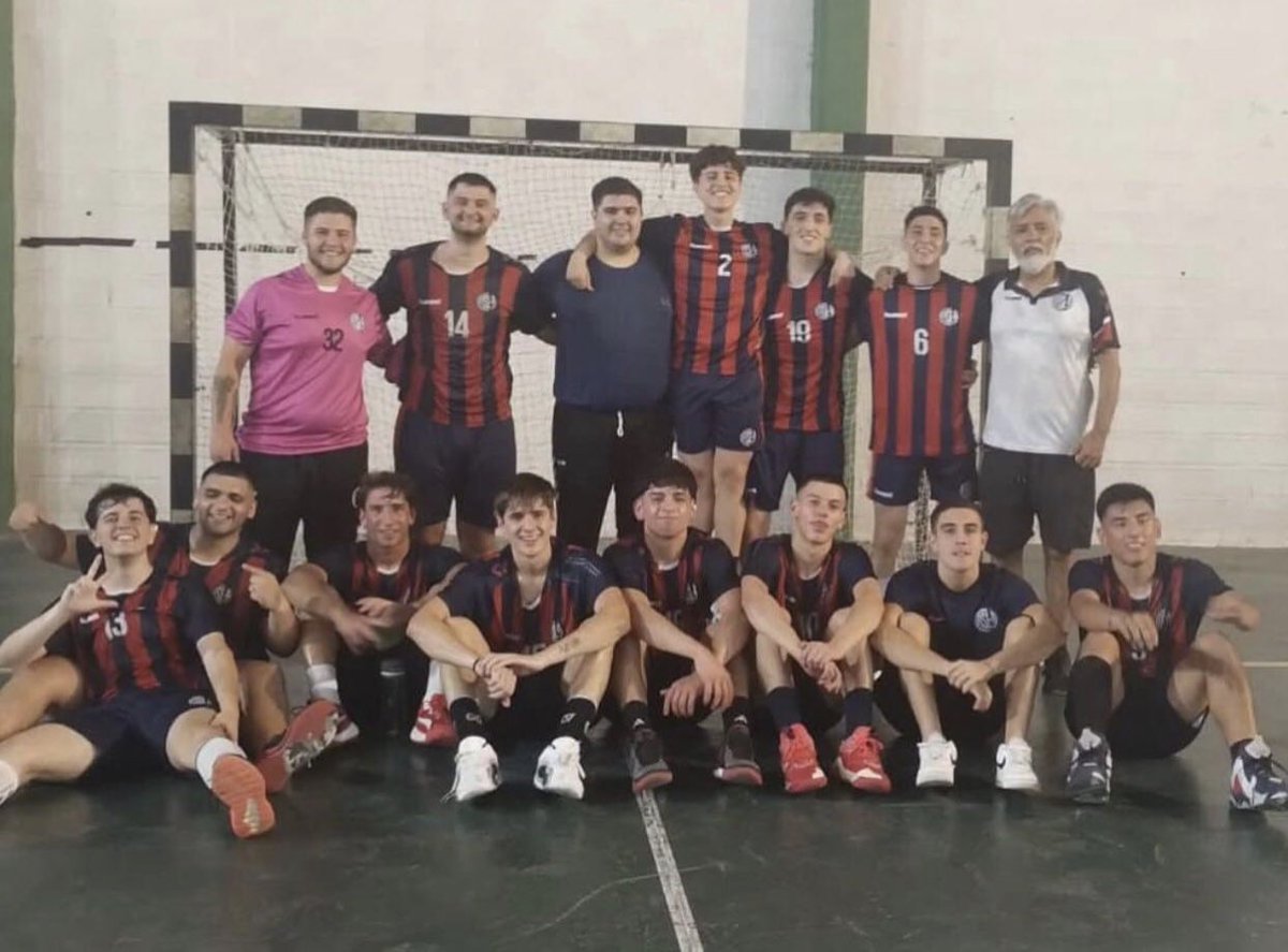 SantoCiclon1908's tweet photo. HANDBALL MASCULINO 
- - Mayores - -

Los muchachos de San Lorenzo vencieron a UNLU, en Luján, por la fecha 15 del Torneo Clausura…

*Mayores
UNLU : 18
San Lorenzo: 20 https://t.co/NQS1KKV1HB