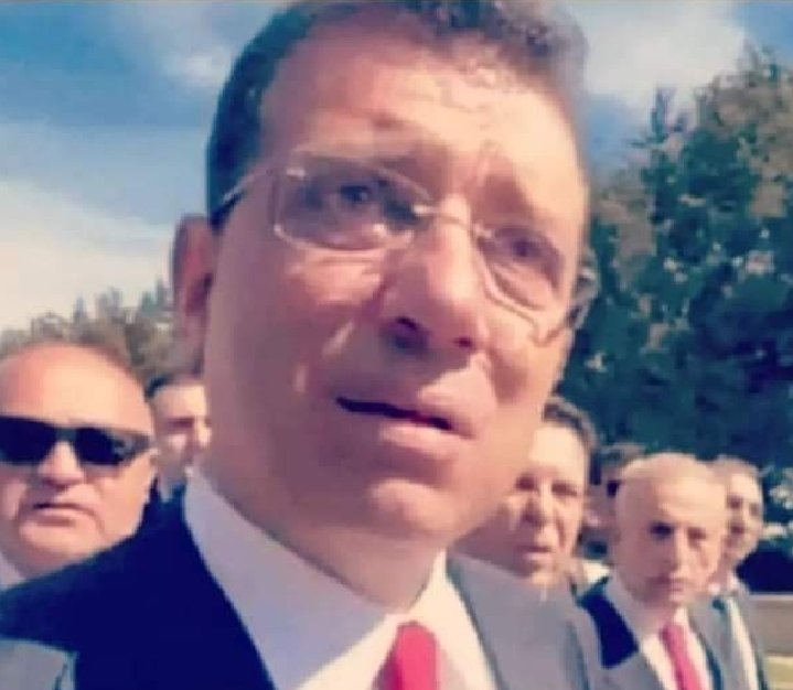 sabriamcaparodi's tweet photo. Bunu sevmeyen kaç kişiyiz ❓

Yemin ediyorum Partiyle hiçbir alakası yok 

Konuşması ses tonu hareketleri kibri iticiliği insanı nefret ettiriyor