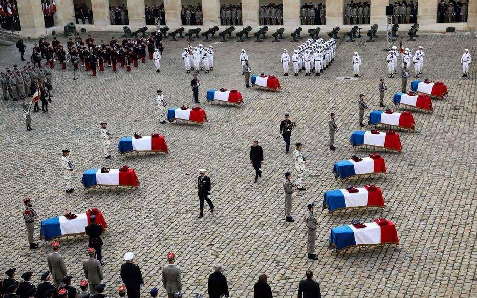 Hommage aux 13 militaires tombés pour la 🇫🇷 il y a 5 ans, lors de l'opération Barkhane au Mali.

Le #BleuetdeFrance s’engage à accompagner ceux qui portent le poids de leur absence.
Se souvenir, c’est honorer. Soutenir, c’est agir : don.bleuetdefrance.fr/don?reserved_m…