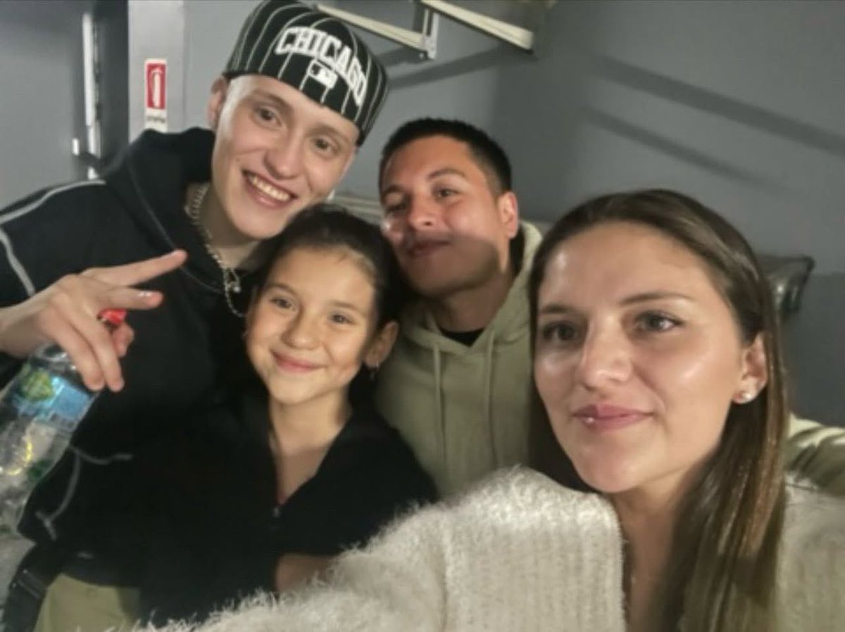 CamiBri8's tweet photo. @saatiroo Daviid!! Los chiquillos que salieron en la junta plus se casan el sábado y estoy como loca tratando de comunicarme contigo porque quieren invitarte!He hablado con tu mamá pero no ha podido mostrarte la invitación! Hablame porfis!Son los que salieron en la junta plus con su hija❤️ https://t.co/E4WyW2b6jD