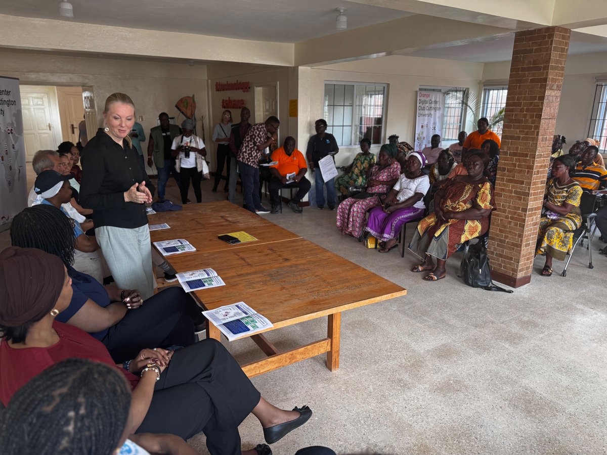 WFPLiberiaCD's tweet image. Delivering as One-UN, @WFP, @UNDPLiberia &amp;amp; @unwomenliberia welcomed @NicolaClase, Chair of the Peacebuilding Commission on Liberia, along with the Swedish &amp;amp; German Ambassadors, to #PBF-supported communities in Bong County.

Working together for peace &amp;amp; food security.