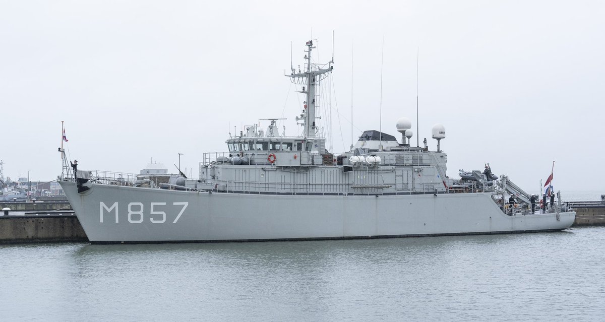 kon_marine's tweet photo. Na bijna 40 jaar trouwe dienst is ceremonieel afscheid genomen van het oudste schip van de Koninklijke Marine, https://t.co/JJ5CCX3Kc5. Makkum. Het schip wordt uit de vaart genomen om plaats te maken voor de nieuwe mijnenbestrijdingsvaartuigen. https://t.co/YeBJwUGp9M