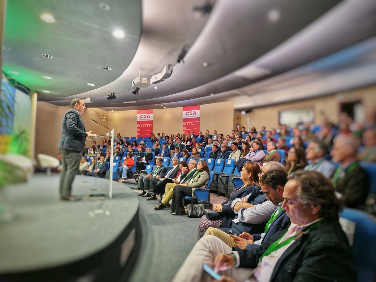 CEA (@ceaes_) on Twitter photo 📍Arrancan las #JornadasCeaLegam
👉 La Consejería de Sostenibilidad y Medio Ambiente de la <a href="/AndaluciaJunta/">Junta de Andalucía</a> presenta la Ley para la Gestión Ambiental de Andalucía ante el tejido empresarial andaluz en #CEA
✔️Empresa
✔️ Desarrollo Sostenible
✔️ Compromiso
✔️Futuro 📍Arrancan las #JornadasCeaLegam
👉 La Consejería de Sostenibilidad y Medio Ambiente de la <a href="/AndaluciaJunta/">Junta de Andalucía</a> presenta la Ley para la Gestión Ambiental de Andalucía ante el tejido empresarial andaluz en #CEA
✔️Empresa
✔️ Desarrollo Sostenible
✔️ Compromiso
✔️Futuro