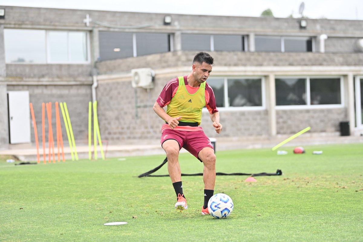 RiverPlate's tweet photo. 🔛 Lunes en River Camp 💪

#VamosRiver ⚪️❤️⚪️ https://t.co/KkTzSqKhtY