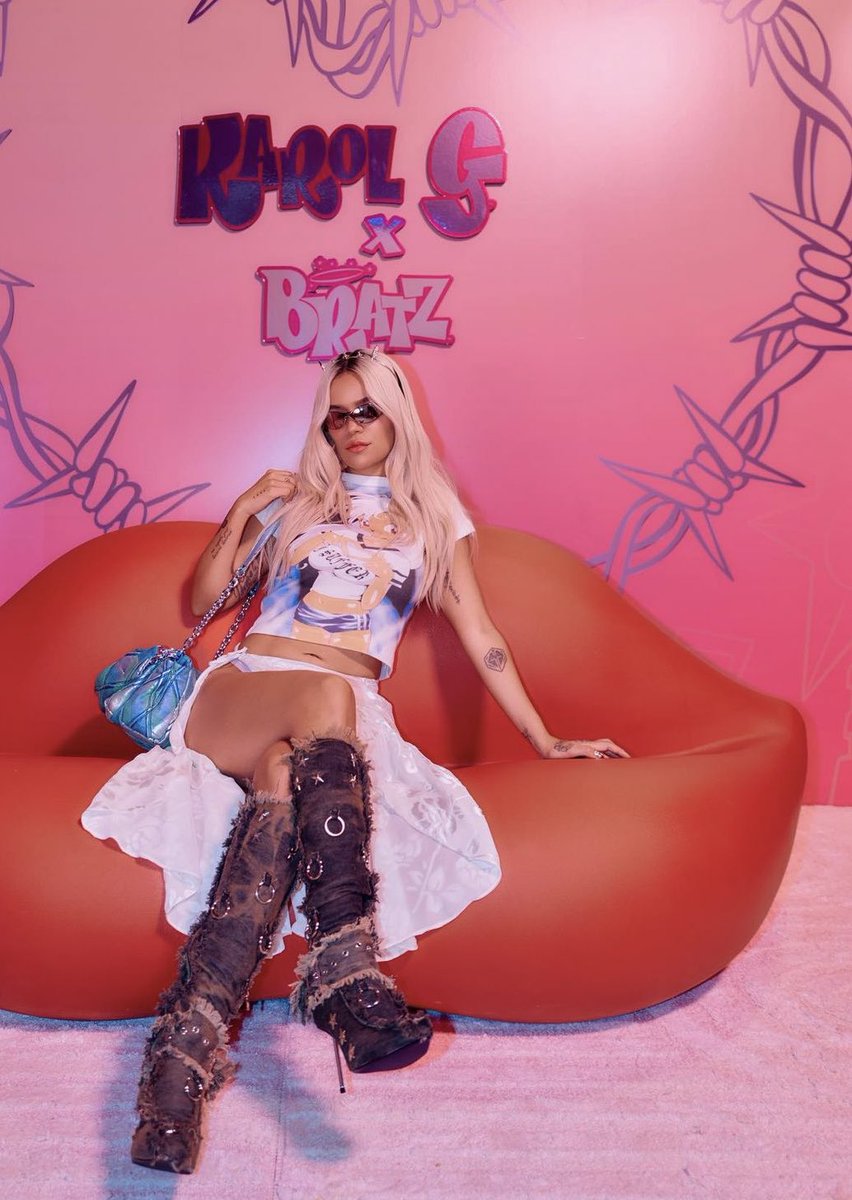 KAROL G x BRATZ!
Disponible este 3 de diciembre.