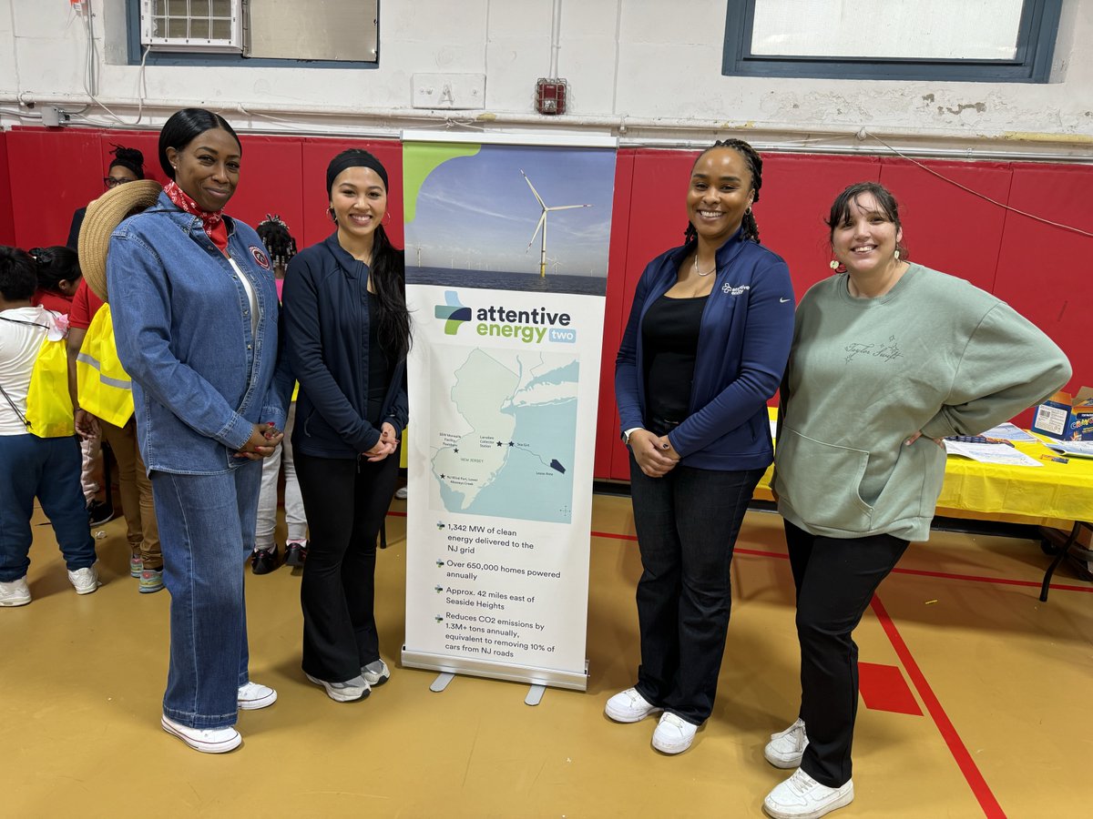 #AE2 had a fantastic time at the Lincoln School Fall Harvest in Newark!  We introduced the kids to #OSW through coloring activities and building pinwheels. We look forward to more events that highlight the importance of renewable energy to the next generation! 💨