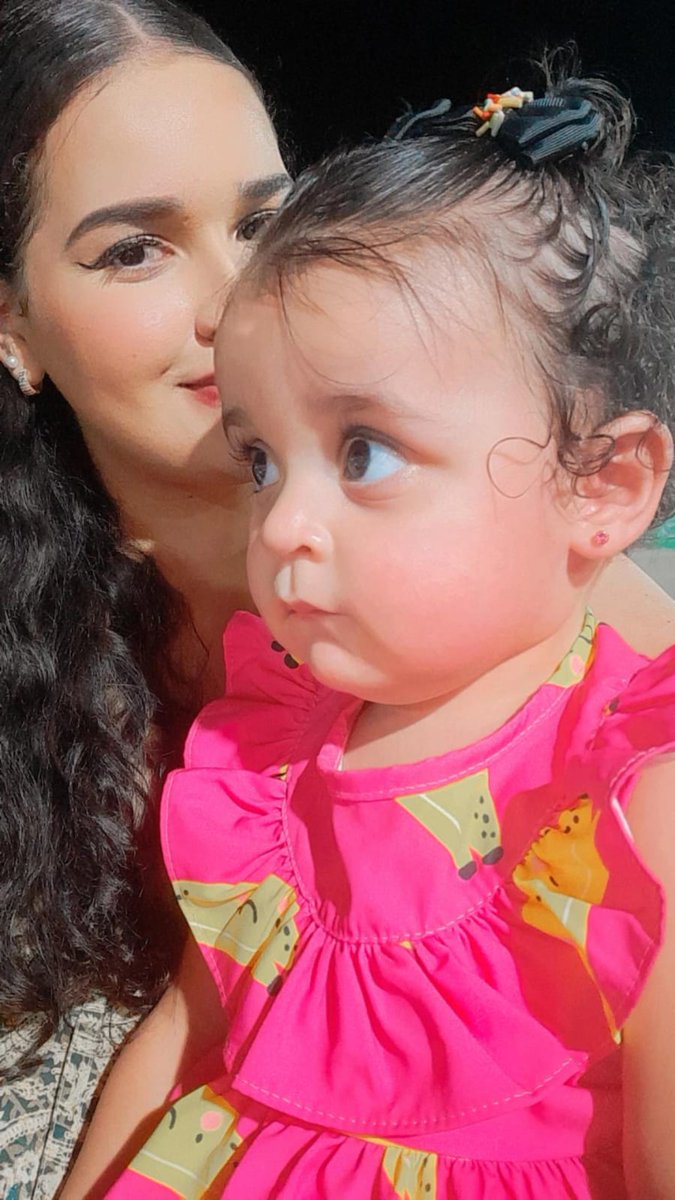 Boa tarde!! Á vocês virtuais do X Y)))... Minha neta Maria Clara, e bisneta Maria Cecília...Lindas !! 😍❤️