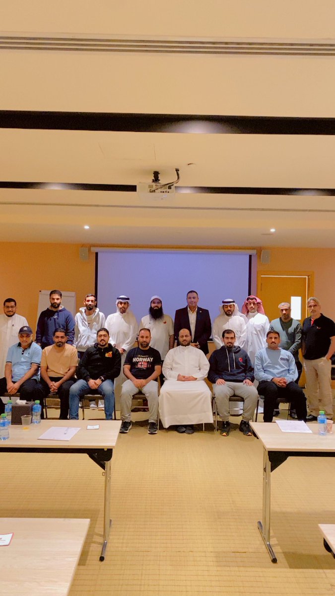 AltamiuzS's tweet photo. اليوم الثالث من دورة المستوى A ضمن سلسلة رخصة المدير الرياضي
التي تنظمها التميز للإستشارات الرياضية بتعاون مع الاتحاد الكويتي لكرة القدم 

حاضر 
أ.د.هيثم داوود
وفي نهاية الدورة تم تكريم المحاضر من قبل د.نواف الغصاب ممثل عن مجلس ادارة التميز

اقيمت فعاليات الدورة بفندق الميلينيوم https://t.co/e15MbpZLau