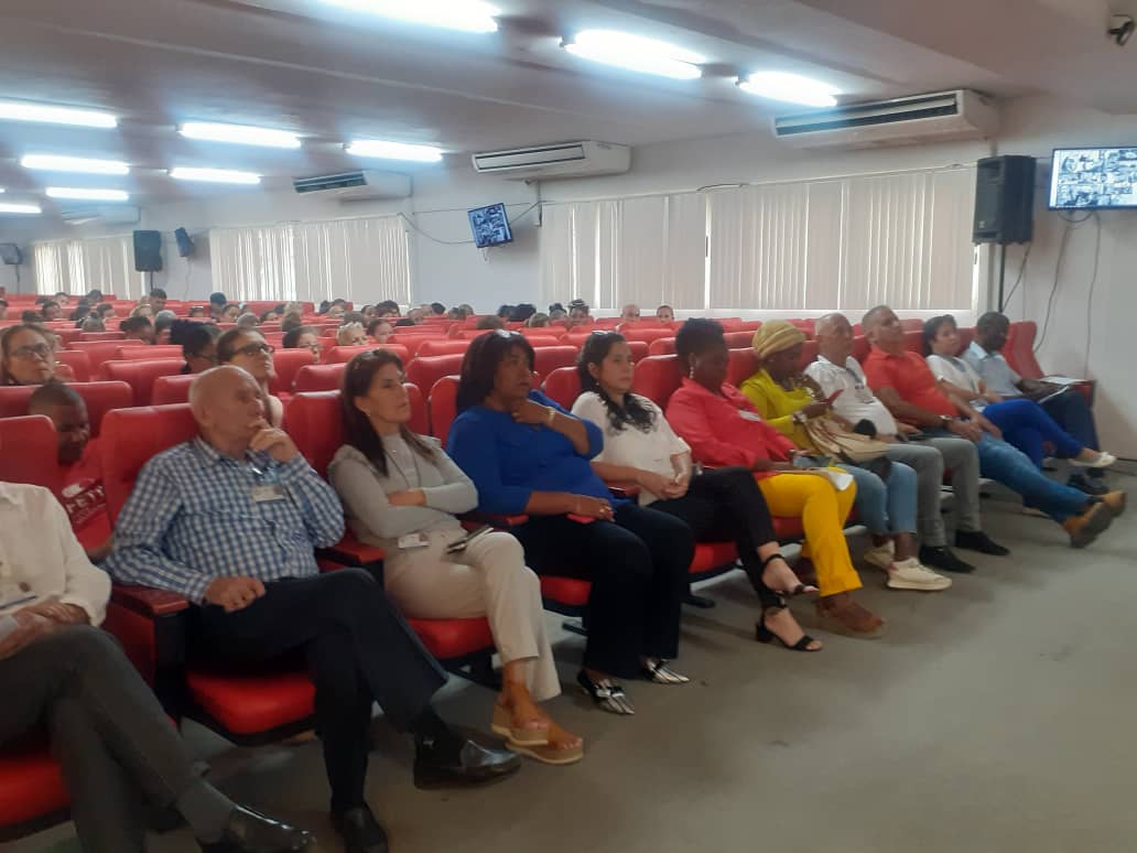 nramos1964's tweet photo. A 8 años de la desaparición física de nuestro Comandante en Jefe Fidel Castro Ruz lo recordamos los trabajadores de la Unidad Central de Cooperación Médica del MINSAP en matutino especial en el día de hoy 
#cubacooperaven 
#40AniversarioUCCM
#CubaCoopera https://t.co/Md5WOXs6DF