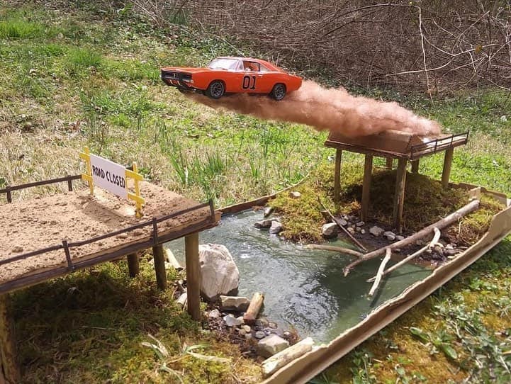 Blogaraje's tweet photo. ¿Qué tal esta belleza de diorama? #TheDukesOfHazzard #generallee01 #dodgecharger https://t.co/d7yJAmBVQO