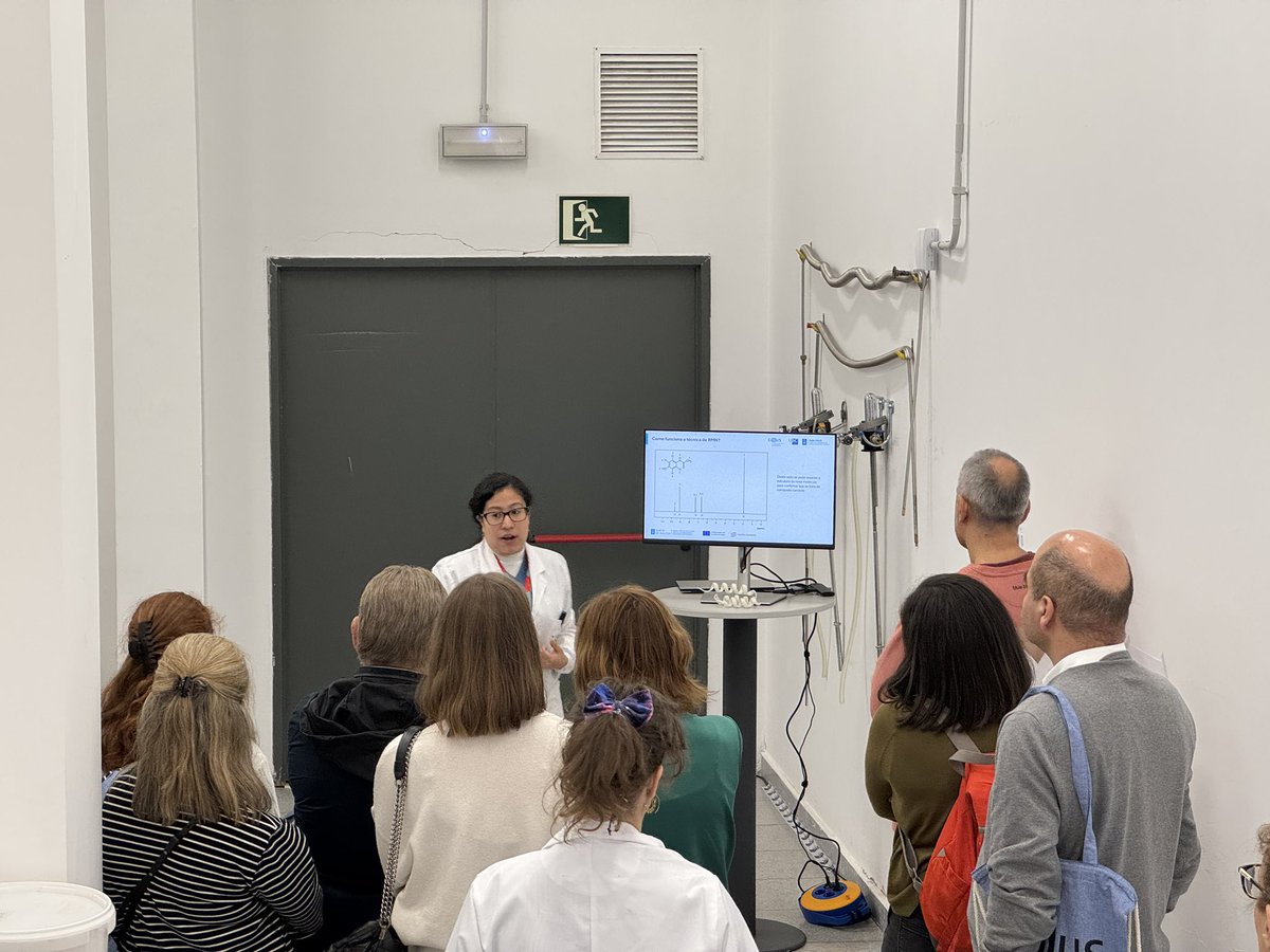 This is what I love of my work, and this is why I continue working in science in academia👩🏽‍🔬🧪… you never know how many people can get inspired by your love for science! 🧬 🥼🔬#womeninscience #chemistry #MSCAfellow #postdoclife