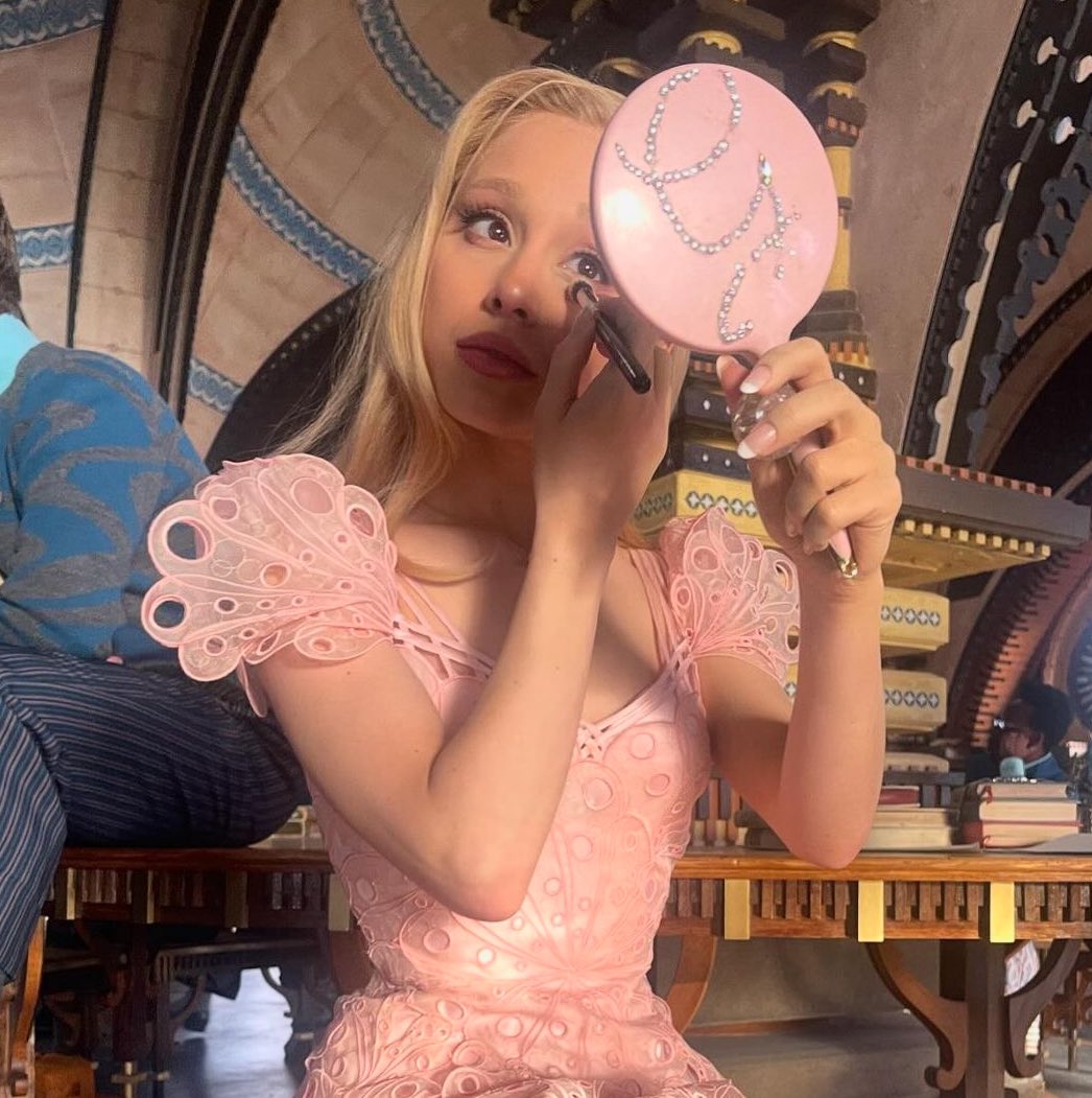 ghosotin's tweet image. ariana singing songs from wicked years before she was cast! (a necessary thread)