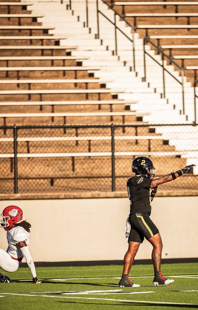 Evol_Daddyo's tweet photo. FULL SEASON FILM🚨
5’9 170lbs
4.4-40yrd
Quick and shifty playmaker 
Dec grad 
Come get a baller👀

Final Season Tape: https://t.co/9cw32U6Xrq

@CoachJacobsonTJ @CoachTLouis @BradyDavis10 @Coach_Donohoe https://t.co/4dEv6SeUAz