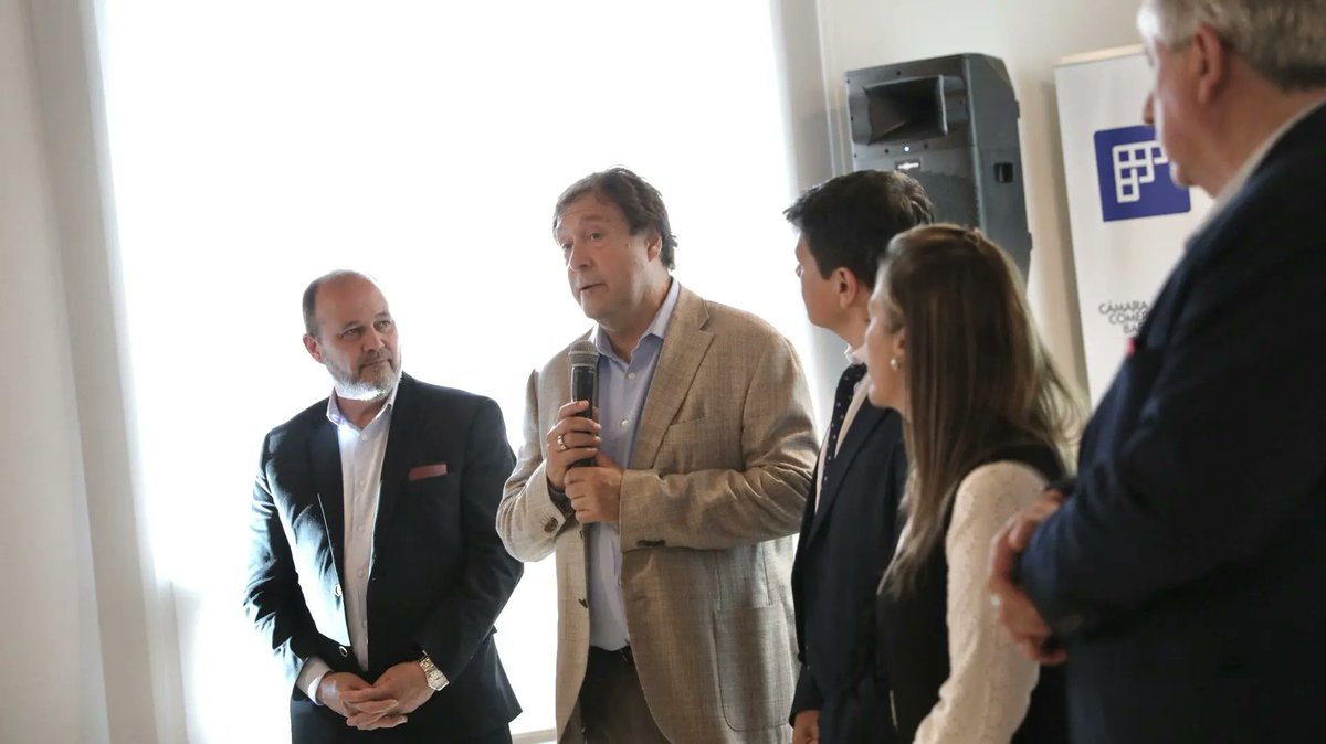 rionegrogob's tweet photo. 🏢Bariloche suma un nuevo espacio para el crecimiento y desarrollo de su comunidad. 

En el @pitbariloche, se inauguraron las modernas oficinas de FEEBA, con áreas administrativas, salas de capacitación y un simulador para prácticas de transportistas, que fortalecen la producción y la innovación en la región.

👉 Conocé más: https://t.co/OEdjJHgjKd
