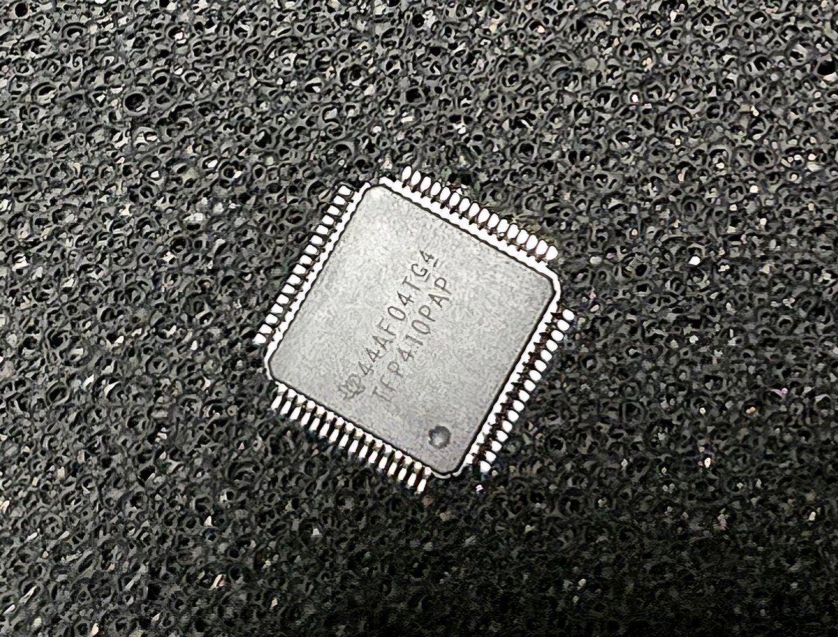 VejvyCZ's tweet image. Dorazilo mnoho součástek a mohu pokračovat v osazování.  Nový ISA backplane je téměř hotový,  oproti tomu, který už mám,  tak tento model nemá post displej atd.
#oldcomputers
#bastlirna