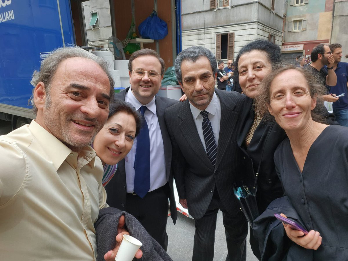 striano18's tweet image. Che ne dite degli episodi 5-6 dell’AMICA GENIALE?

@salvatore_striano #amicageniale #backstage #funerale #mybrilliantfriend