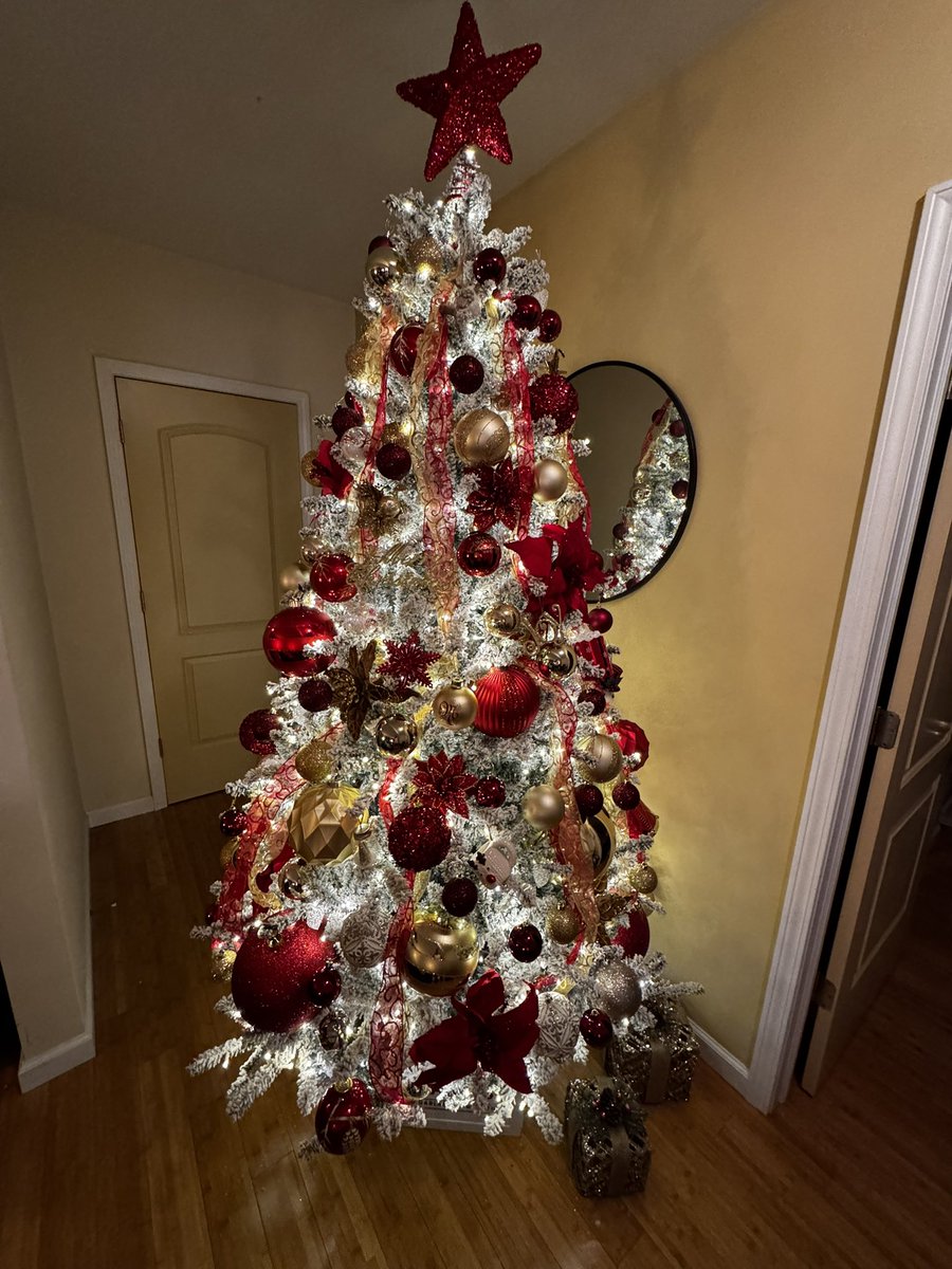 IamKennyO's tweet photo. Let my Christmas festivities begin with my @MariahCarey Christmas decorations!! Dec 15th I’ll see you in NYC Queen MC! Love you #L4L #MariahSZN #MariahCollection30 #AIWFCIY 🎄🎁❄️☃️🎶 https://t.co/A9H4Iqp3Xc