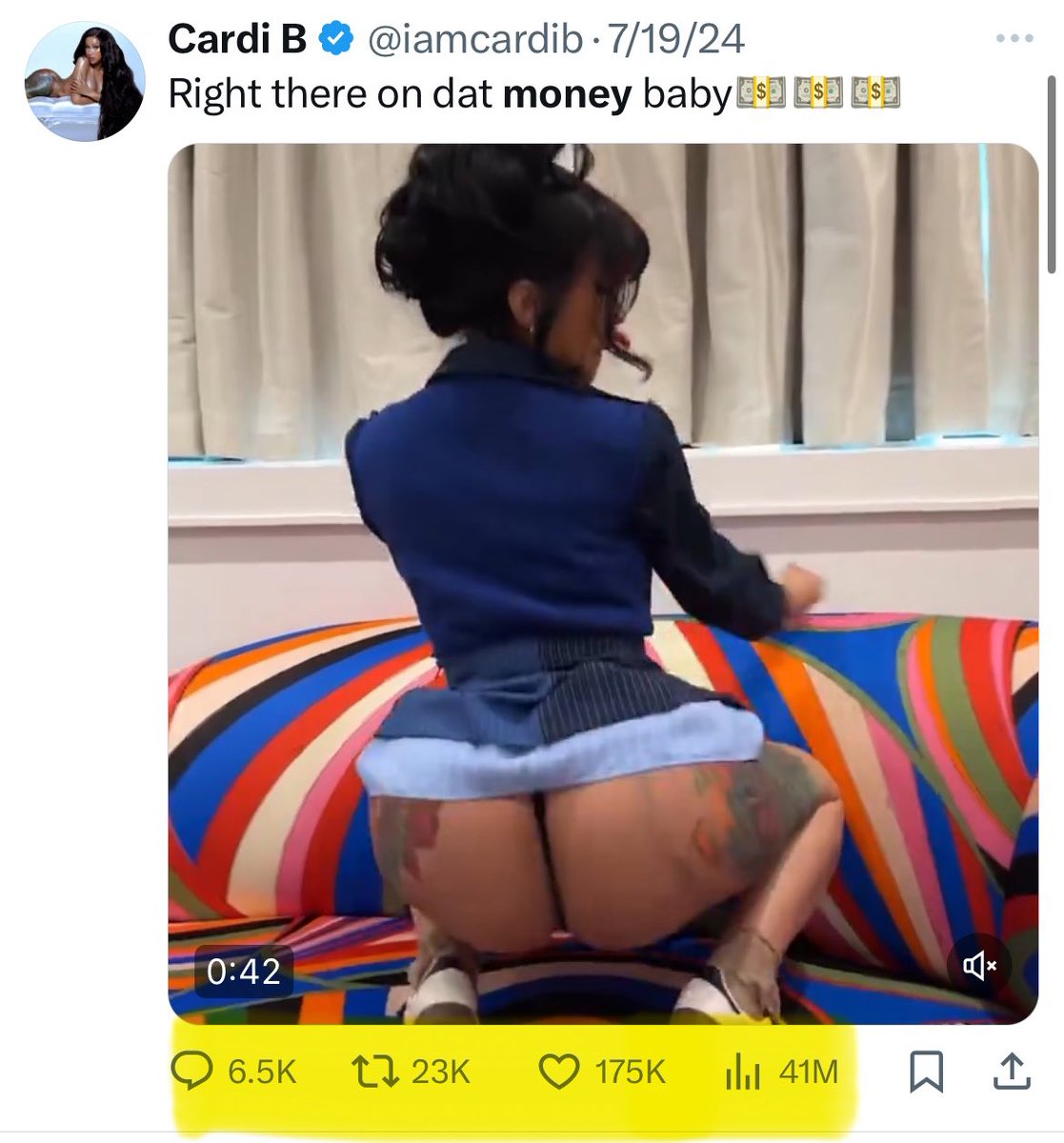 WriteARapSis's tweet photo. this why Cardi afraid to drop an album 😂💀😩 https://t.co/7uUaqMQEhs