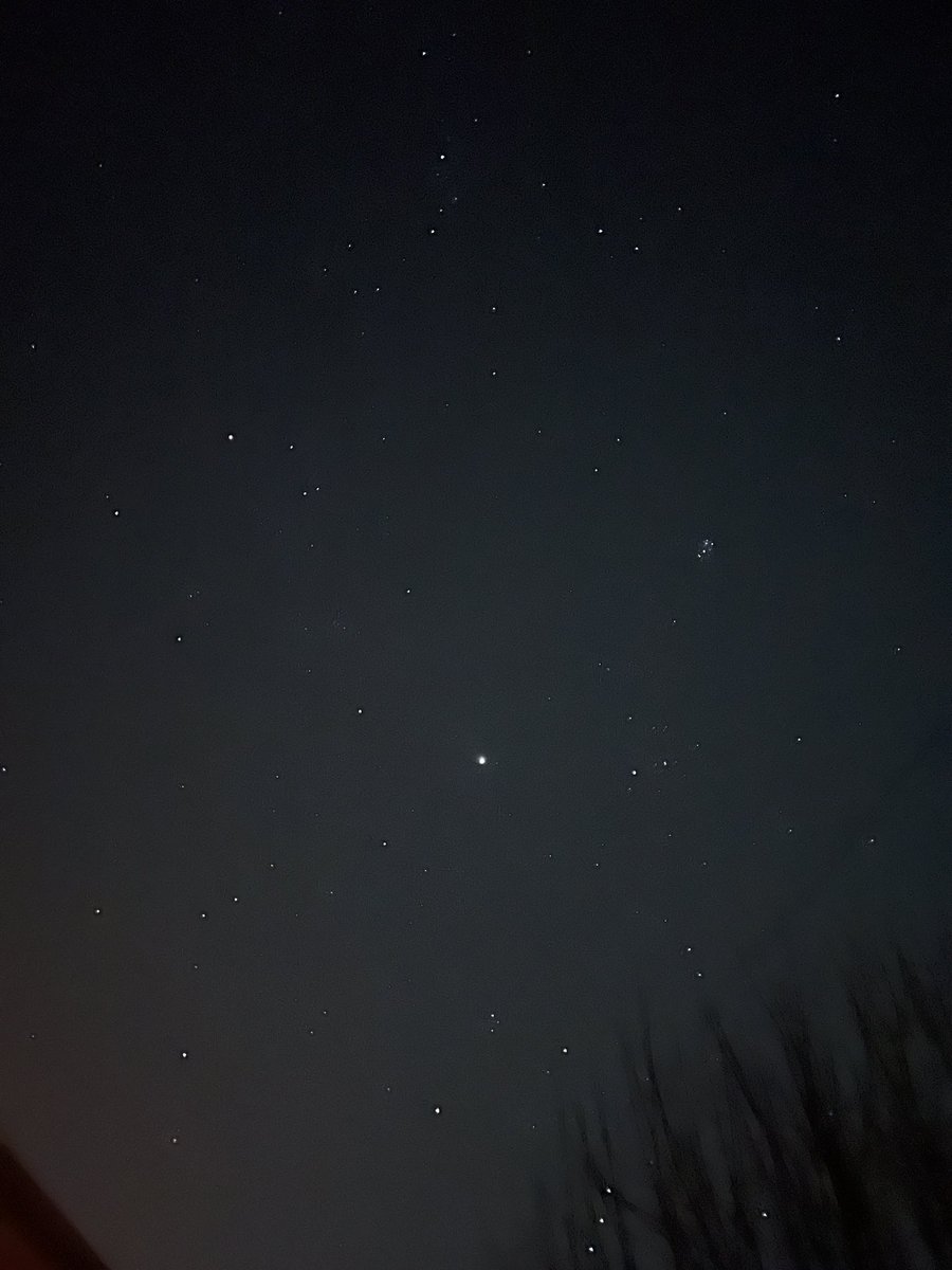Duck1977's tweet photo. Beautiful clear skies in Oxfordshire tonight ✨ https://t.co/dHvQzpPJjd