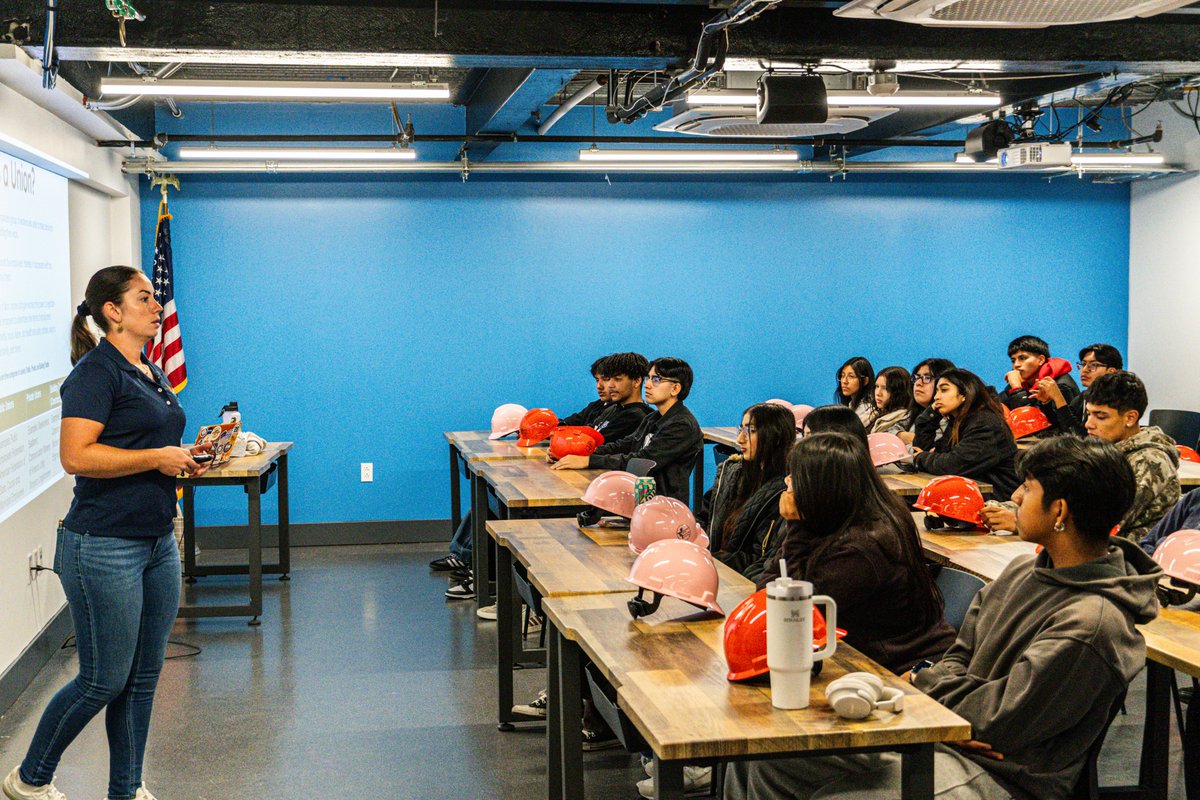 Community_Wind's tweet image. Preparing the next generation of #cleanenergy workers starts with illuminating the pathways to exciting careers that power offshore wind. We were thrilled to team up with our brothers and sisters in organized labor at the @DC9_IUPAT to welcome over 400 students and adult job…