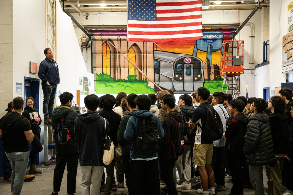 Community_Wind's tweet image. Preparing the next generation of #cleanenergy workers starts with illuminating the pathways to exciting careers that power offshore wind. We were thrilled to team up with our brothers and sisters in organized labor at the @DC9_IUPAT to welcome over 400 students and adult job…