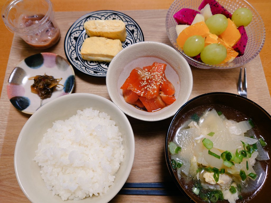 サーモン漬け、塩からに松前漬けという、ご飯足りなくなる朝ごはん。
#おうちごはん
#朝ごはん