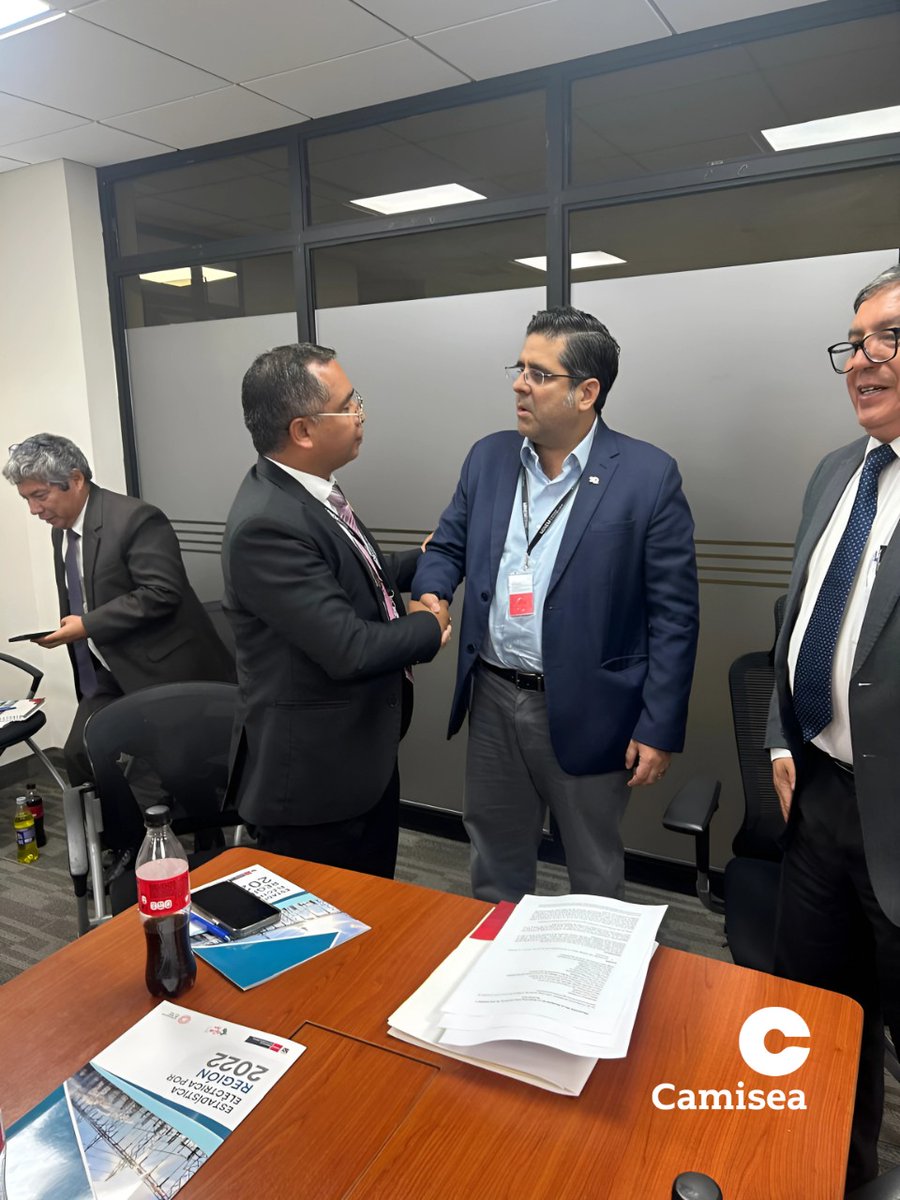 PluspetrolPeru's tweet photo. Diálogo en el @MinemPeru con representantes de San Andrés, encabezados por su alcalde. Reafirmamos nuestra voluntad por el desarrollo y explorar alternativas a través de Obras por Impuestos, con el que se han ejecutado más de 600 obras en cerca de 200 municipalidades del Perú. https://t.co/YjMntKQk92