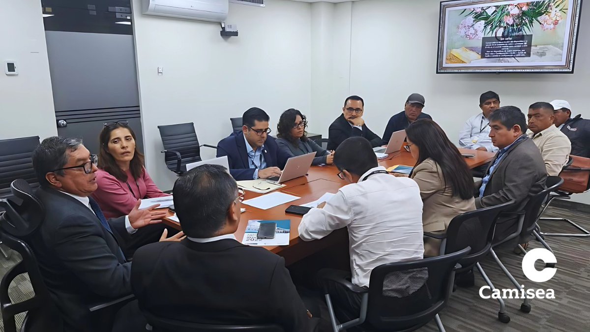 PluspetrolPeru's tweet photo. Diálogo en el @MinemPeru con representantes de San Andrés, encabezados por su alcalde. Reafirmamos nuestra voluntad por el desarrollo y explorar alternativas a través de Obras por Impuestos, con el que se han ejecutado más de 600 obras en cerca de 200 municipalidades del Perú. https://t.co/YjMntKQk92