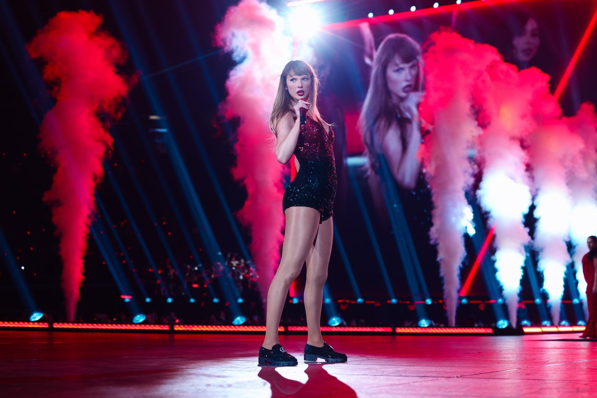 TheTorontoSun's tweet photo. ICYMI: Taylor Swift was in tears during her final Eras concert in Toronto
#TorontoTSTheErasTour #taylorswifttoronto #TaylorSwiftErasTour #TSTheErasTour #tayronto
📸TAS Rights Management
https://t.co/jMonr3GvEu https://t.co/f17s4rJcip