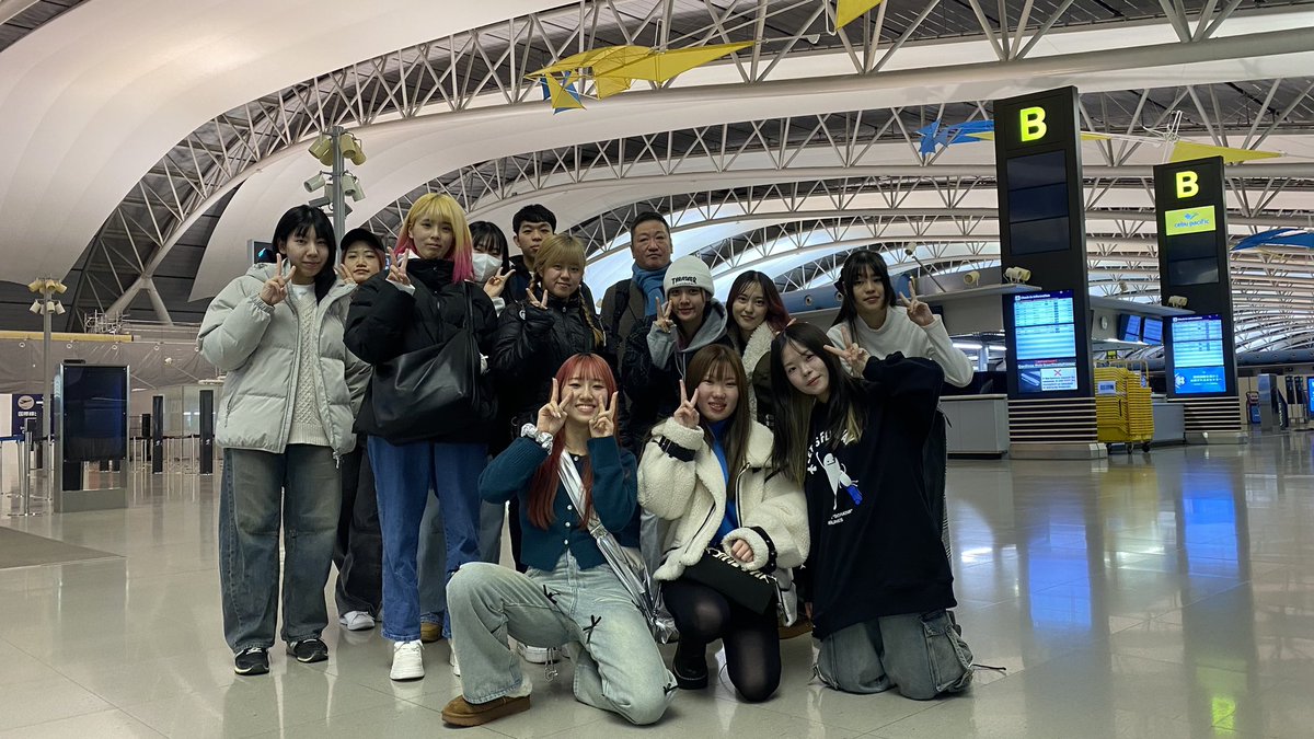 【韓国研修旅行】

本日より！
K-POPの本番でダンス・ヴォーカル・楽曲制作を学ぶ🇰🇷韓国研修旅行に行ってきまーす✈️
#esp #韓国 #海外研修