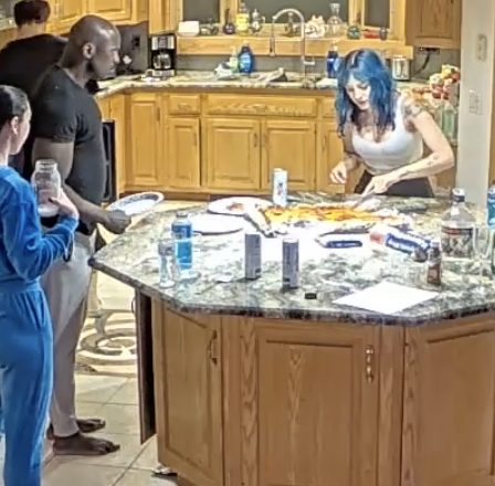 cubeqube's tweet photo. Burt is receiving part of a pepperoni pizza from Binx after his return "you can have all of the pepperonis" he seems more chill and docile after his downstairs visit. Possibly good pep talk #fishtanklive #fishtankdotlive #saveburt https://t.co/jSYcM6HOBP