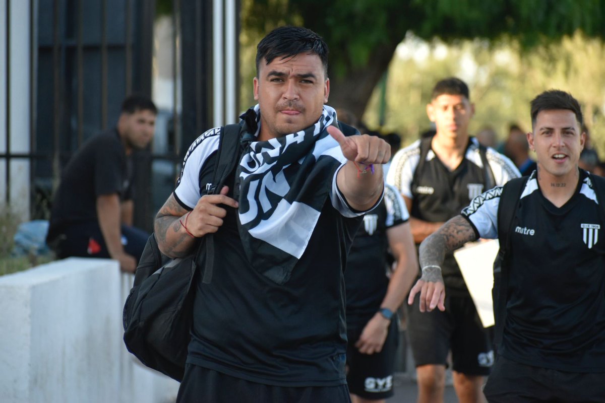 GimnasiaMendoza's tweet photo. #PrimeraNacional

⚽ ¡Ya estamos en el Víctor! 💪🏼

#VamosLobo 🐺🏁 https://t.co/FvPGB9WRBl