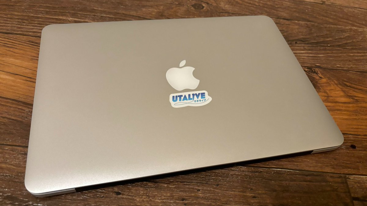 StarlightDaryl's tweet photo. Hello friends! ♡ I no longer need my old MacBook Pro, so I want to give it away to an up-and-coming composer/music producer who may not be able to afford their own dedicated music production computer.

If you're interested, please apply here:
https://t.co/odb03lNe1q https://t.co/YdAE8HG7h6