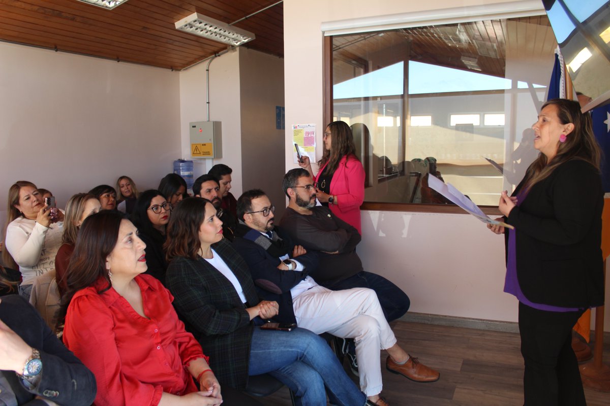 MinjudhMagallan's tweet photo. La Seremi Michelle Peutat asiste junto a Seremi @MinMujeryEG y Director Reg. (S) de Sename a actividad "Corta con la violencia de género", en el marco del Día Internacional de la Eliminación de la Violencia contra las Mujeres, en el Centro de Justicia Juvenil Río de los Ciervos. https://t.co/MKQpYERqKQ
