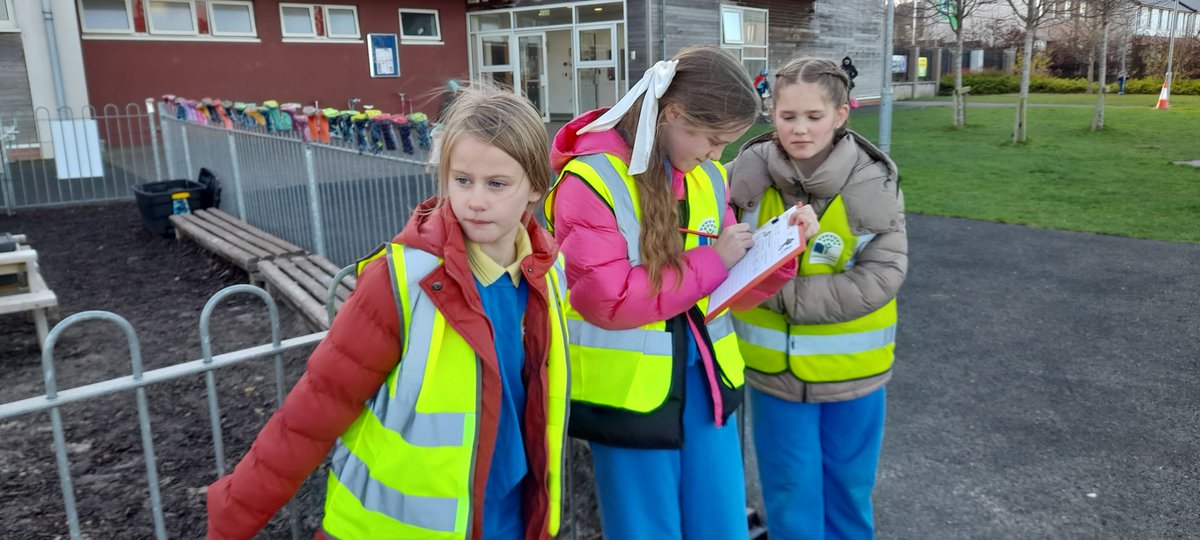 GSBB_Sord's tweet image. Suirbhé tráchta inniu. 
Cosc ar Réchasadh (no Idiling)
@GreenSchoolsIre  @greenschools_travel 
#CleanAirWeek #BeatAirPollution #CAW24