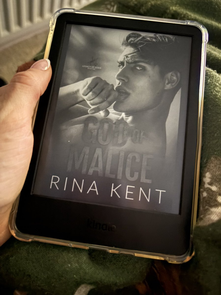 SeanieMarrs2's tweet photo. Yet another book has me in a chokehold

I need sleep 🤣 https://t.co/5VYaZNlT7w