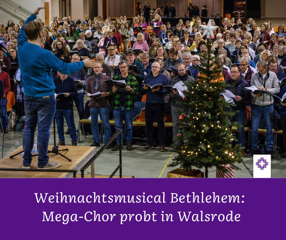 kirchehannovers's tweet photo. In 19 Tagen ist #Heiligabend!🎄🎅🏻 Am vergangenen Samstag kamen in Walsrode 2.000 Menschen zusammen, um für eine besondere Aufführung in #Hannover zu üben: das #Chormusical #Bethlehem. Wir waren bei der Hauptprobe dabei. 😊
#Weihnachtsfreude2024
➡️ https://t.co/n2n1cgzeKK https://t.co/9XHzBsG5uC