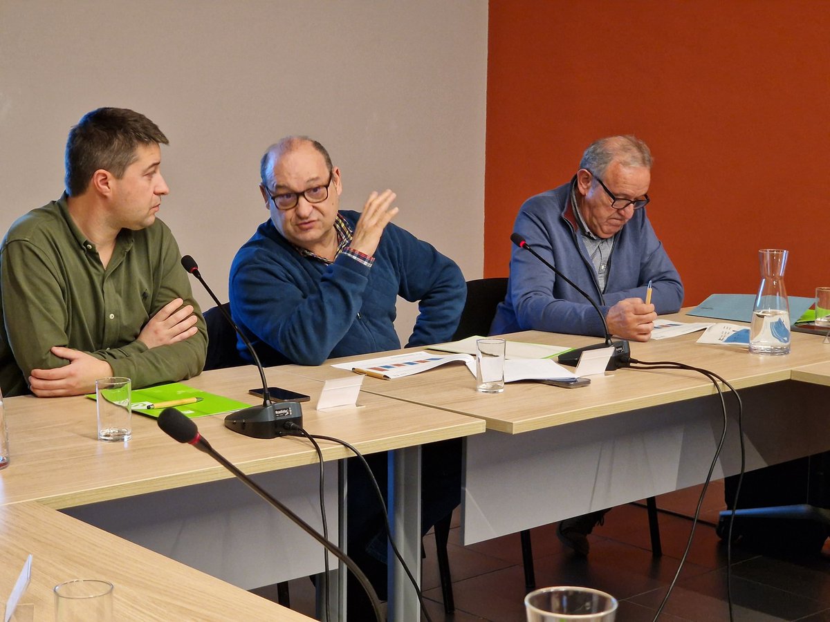 FGCcorporatiu's tweet image. El president d'#FGC, @carlosruiztwitt , presideix la Comissió Assessora del #Pallars. S'ha fet balanç de les actuacions realitzades a @espotesqui i @port_aine i s'han repassat els objectius de la temporada d'hivern 24-25, com la potenciació del Club #Pirineu365