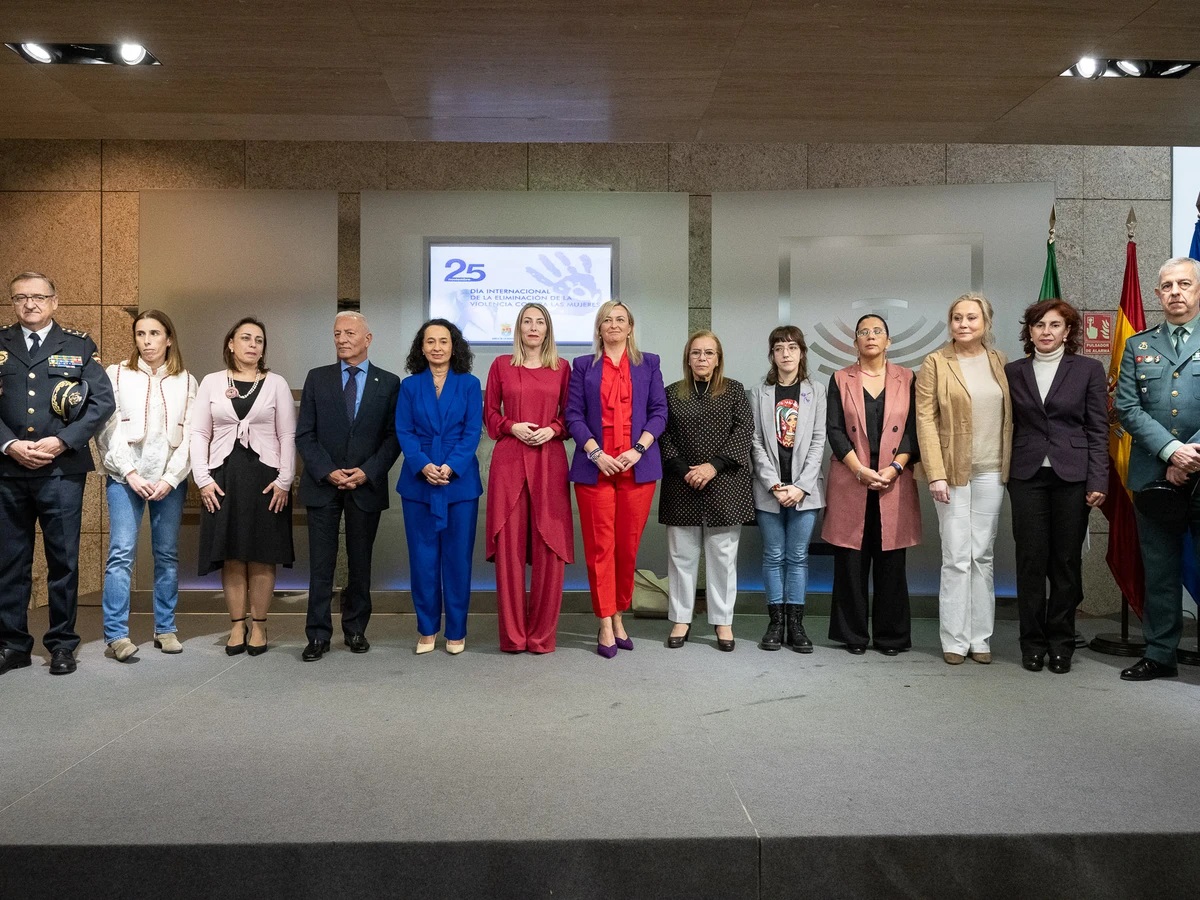CopExtremadura's tweet image. La decana del #COPEX, Rosa M. Redondo Granado, ha asistido esta mañana al acto institucional con motivo del Día Internacional de la Eliminación de la Violencia contra las Mujeres que se ha celebrado en la Asamblea de Extremadura 

#25Nov #saludmental #psicologiaenatencionprimaria