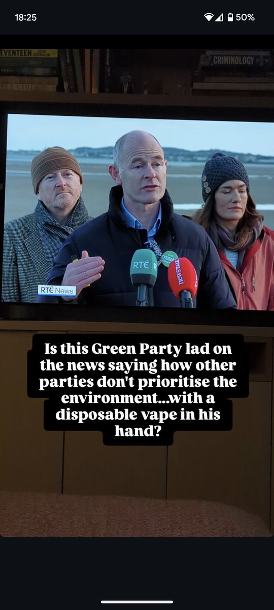 OGrianain22's tweet image. Was that really a disposable vape on national TV lads? Disappointing @greenparty_ie