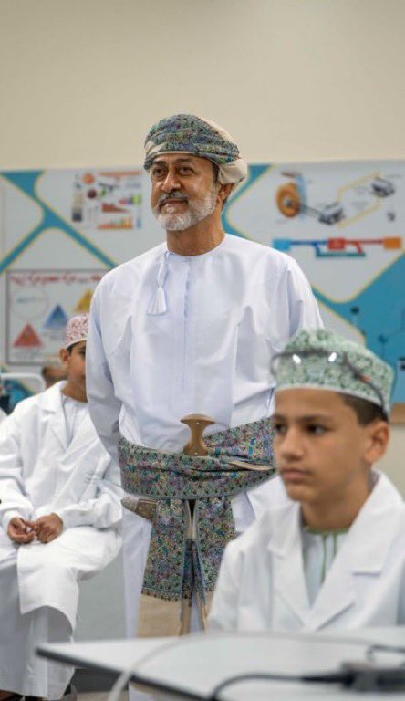 تكمن أهمية المختبرات المدرسية(مختبرات العلوم) في أنها تعمل على تنمية التفكير العلمي عند الطلاب كتحديد المشكلات وفرض الفروض وتنمية مهارات عملية لدى الطلبة .
التشريف السامي من لدن جلالة السلطان هيثم بن طارق المعظم بزيارة مختبر العلوم ضمن زيارته السامية لمدرسة السلطان فيصل بن تركي