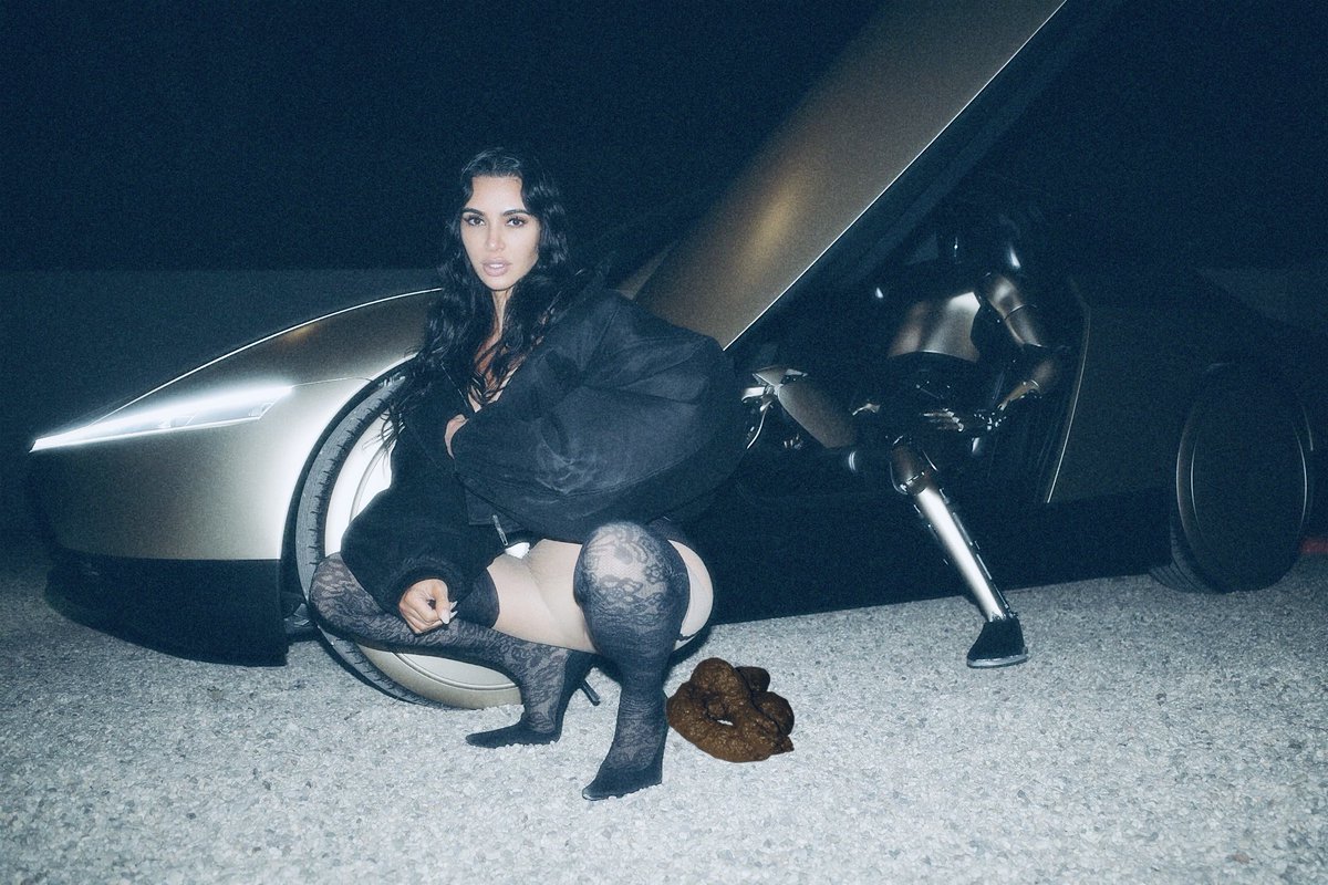 baydemon's tweet photo. @KimKardashian These pics look like this 👀 https://t.co/5PdT3HAGvc