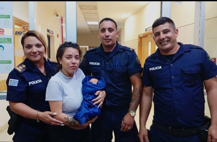 JZO II- REANIMACION A BEBE.  Ayer 22:00 hs. arriba a Secc. 15 la bebé MIA sin signos vitales en brazos de su padre. Efectivos le practican masajes de reanimación logrando salvarla, siendo trasladada al H. Pasteur en perfecto estado de salud.