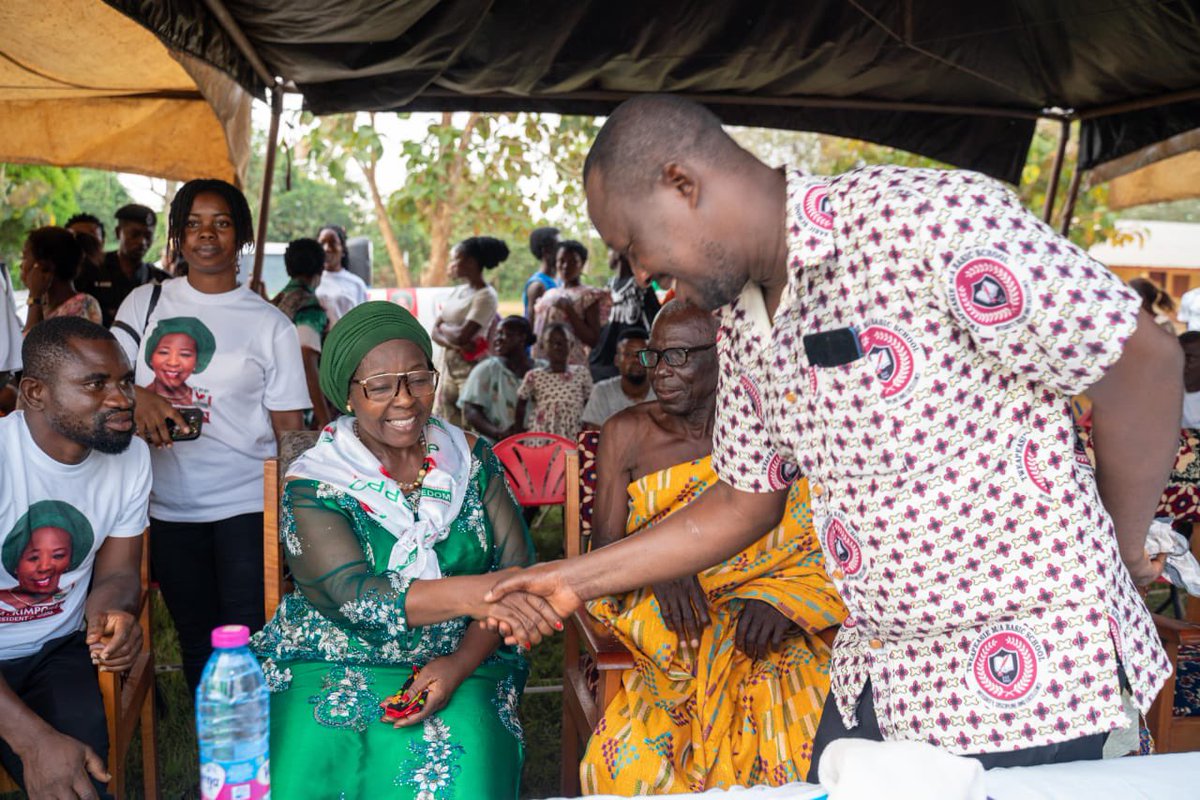 nfrimpomaa_'s tweet photo. Honored to join the people of Tweapiesea in Dormaa Central for their 64th-anniversary celebration.
Their readiness for an economy built on equity and fairness is remarkable.
#NanaFrimpomaa #GhanaBaShares #GovDirect #FemalePresident https://t.co/m4GqkfEE17