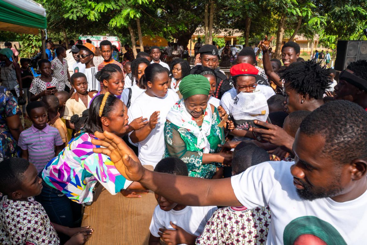nfrimpomaa_'s tweet photo. Honored to join the people of Tweapiesea in Dormaa Central for their 64th-anniversary celebration.
Their readiness for an economy built on equity and fairness is remarkable.
#NanaFrimpomaa #GhanaBaShares #GovDirect #FemalePresident https://t.co/m4GqkfEE17