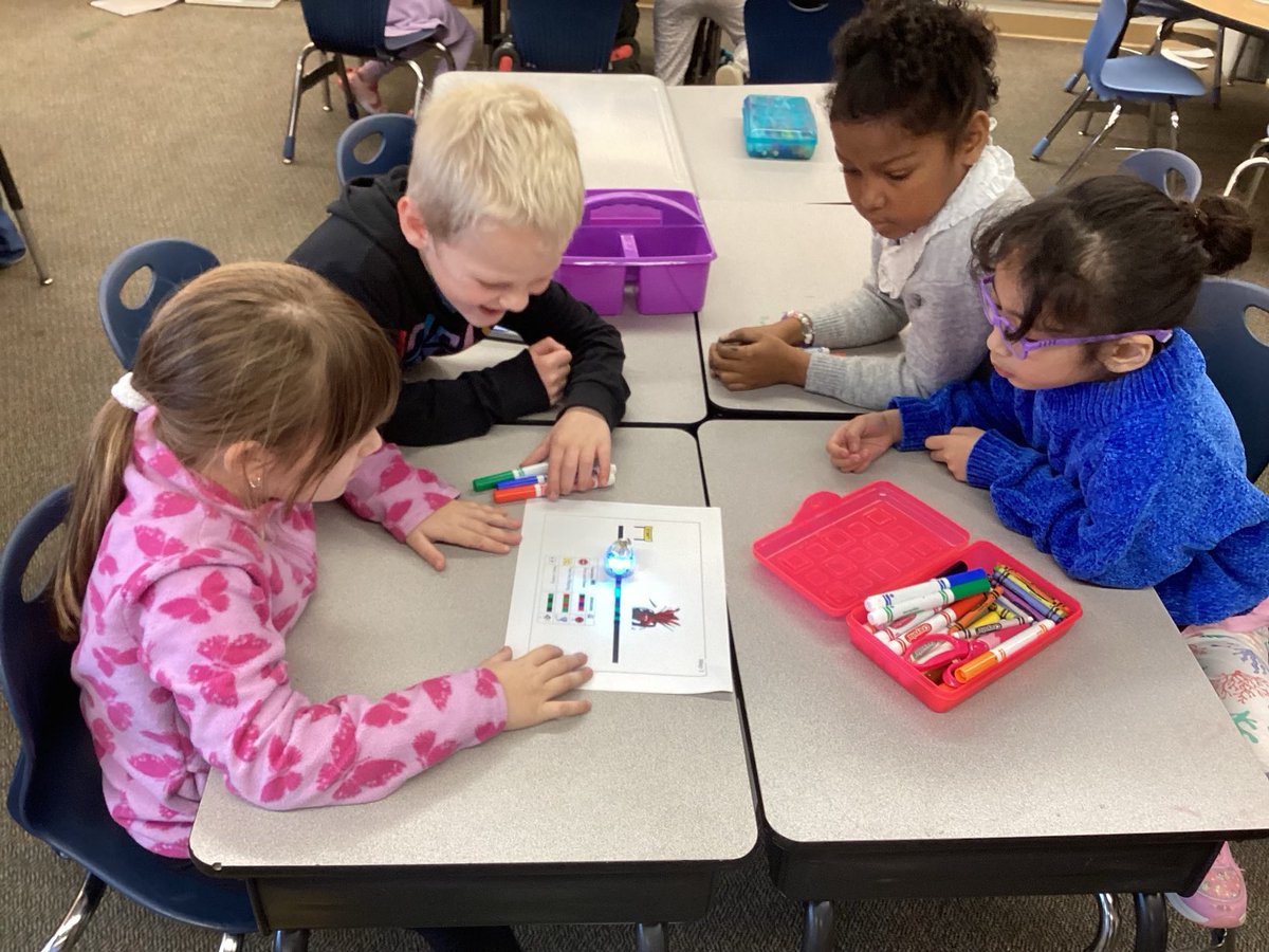 RockinRoom5's tweet photo. Testing Map 1, then starting on Map 2, we worked really hard to see what challenges awaited our parent Pumilio Frog #STEMD69 https://t.co/wKQYCyT62Z