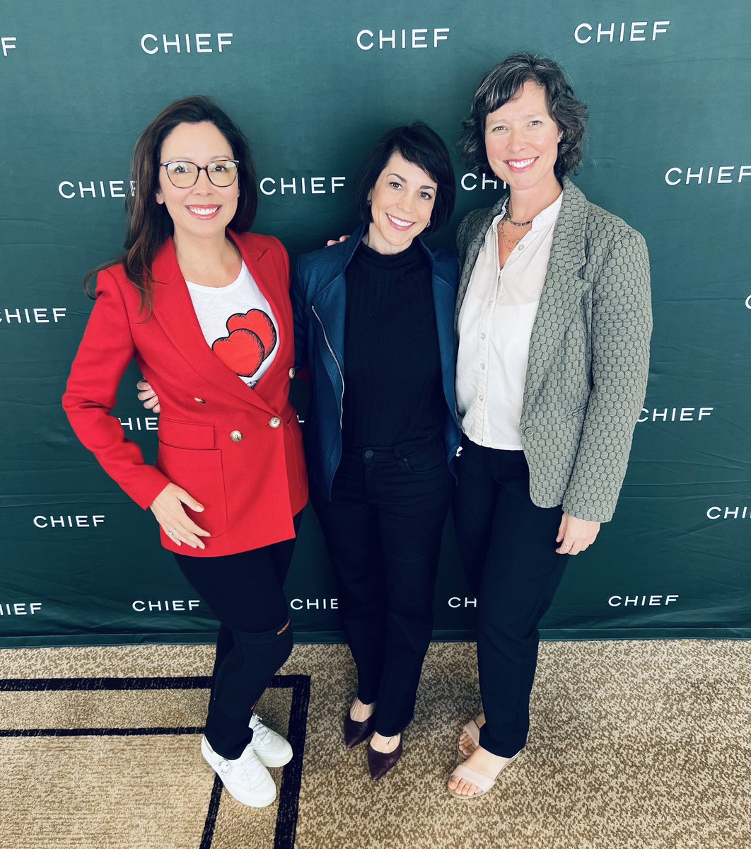 ElizabethKoraca's tweet photo. 🎉I was so thrilled to have attended the recent #ChiefX conference in Los Angeles. The atmosphere in the room was electric! ⚡@JoinChiefNow 
See more here: 
https://t.co/vbqM8SVD0D https://t.co/AaWYEbzU14