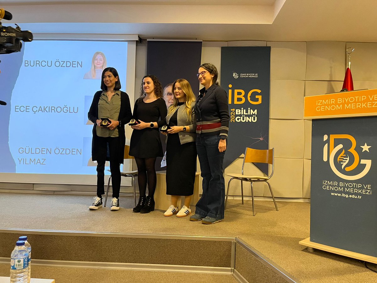 Araştırmacımız <a href="/guldenozdeny/">Gülden Özden Yılmaz</a> İBG Bilim Günü'nde bu yıl ilk defa verilen Akademik Performans Ödülü'nü kazanan 3 genç araştırmacıdan birisi oldu. Bu harika etkinliği düzenleyen tüm organizasyon komitesine teşekkürlerimizi sunarız. 🏅 #ibgbilimgünü2024